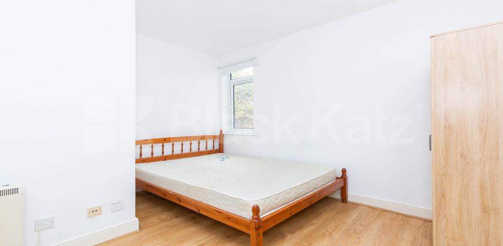 			4 Bedroom, 1 bath, 1 reception Flat			 Criterion Mews, UPPER HOLLOWAY 